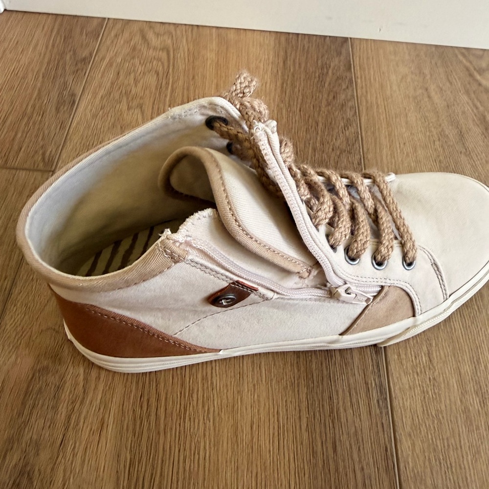 Taos High-Top Canvas Sneakers in Beige and Tan NWT, size 9. - Picture 6 of 9